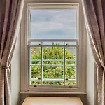 Beautiful 2 Bedroom In Redland - Simply Check In Bristol