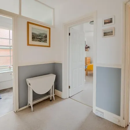 Beautiful 2 Bedroom In Redland - Simply Check In Bristol