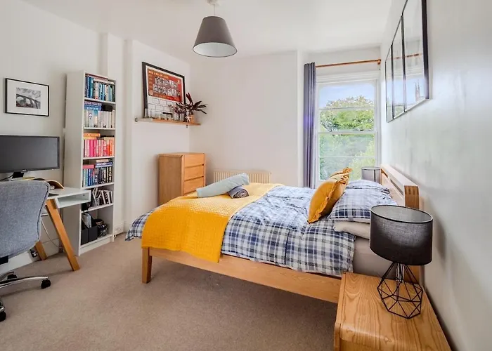 Beautiful 2 Bedroom In Redland - Simply Check In