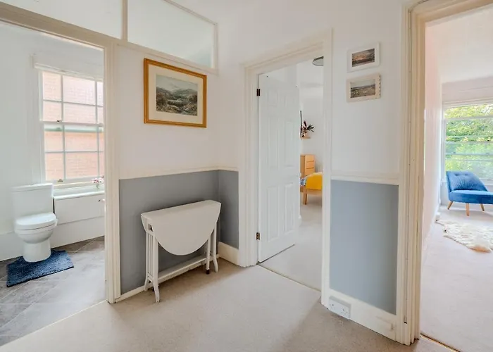 Beautiful 2 Bedroom In Redland - Simply Check In Bristol