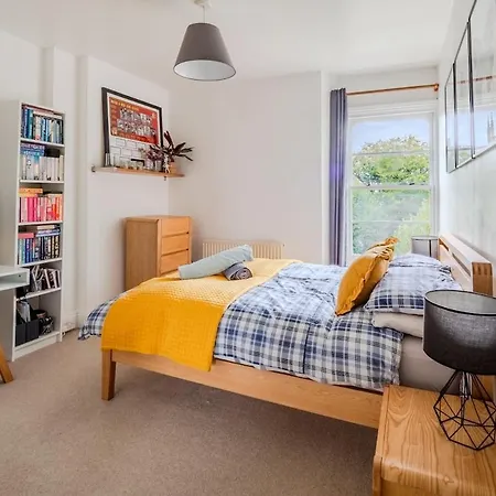 Beautiful 2 Bedroom In Redland - Simply Check In