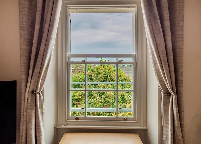 Beautiful 2 Bedroom In Redland - Simply Check In Bristol